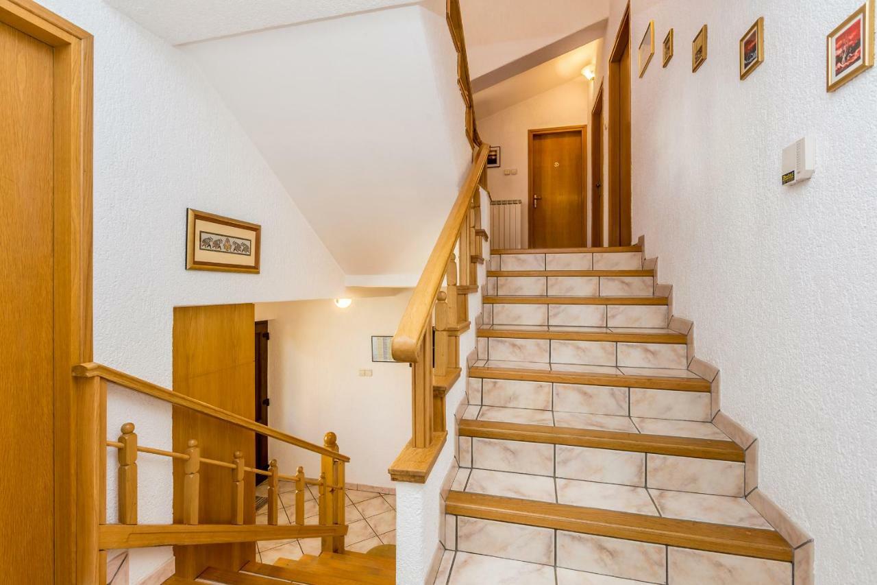 Apartment Karmel Viskovo Екстер'єр фото