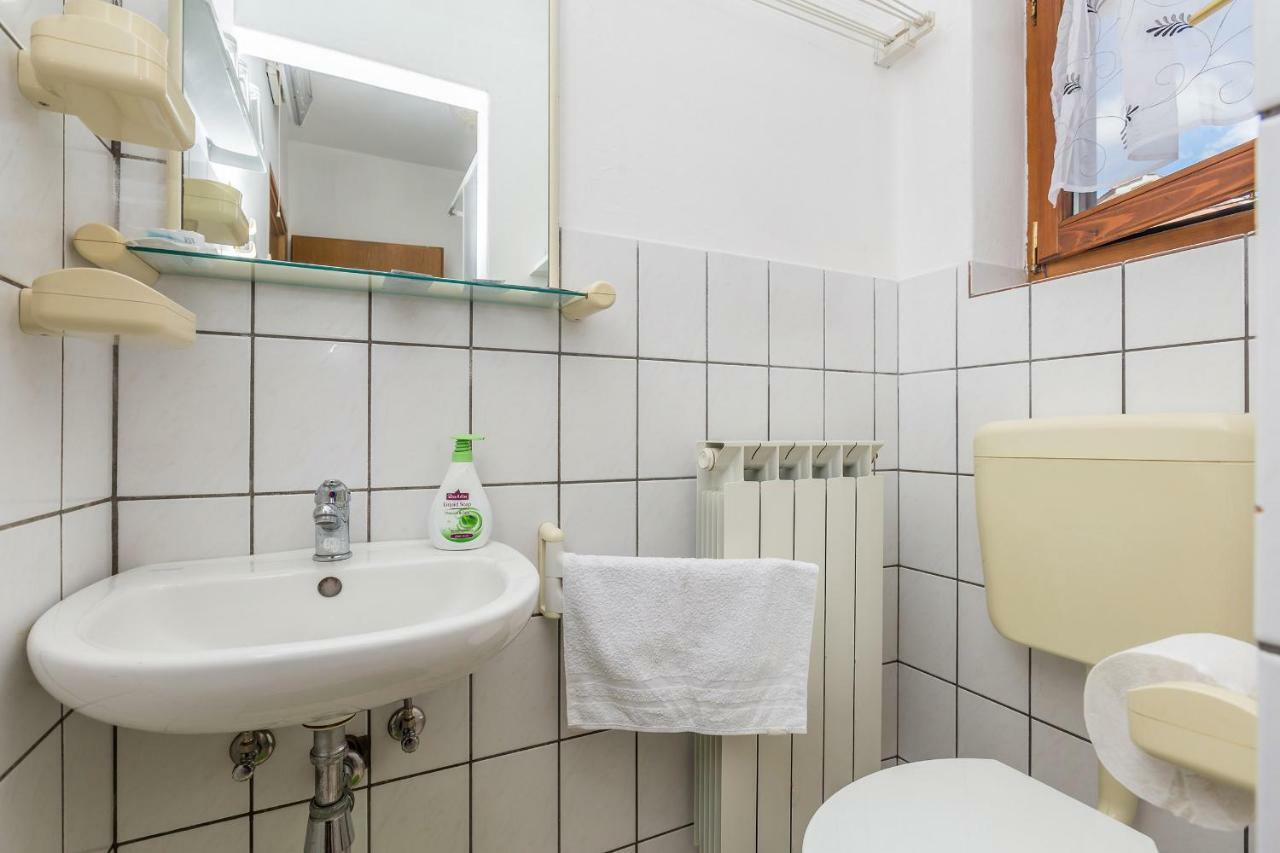 Apartment Karmel Viskovo Екстер'єр фото