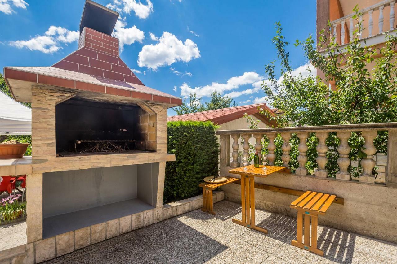 Apartment Karmel Viskovo Екстер'єр фото
